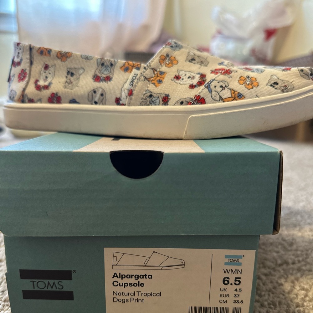 Women’s TOMS